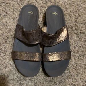 Bear Traps sandals 